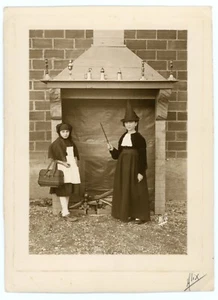 FOTO ALIX Lannemezan, Weihnachten 1928 Kamin Magie Kostüm Hexe Zauberstab - Bild 1 von 2