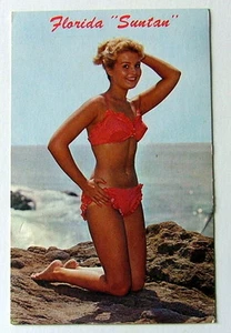 CARTOLINA BELLA GIOVANE BELLEZZA DA BAGNO ROSSO TIPO BIKINI COSTUME FLORIDA ABBRONZATURA #87x - Foto 1 di 2