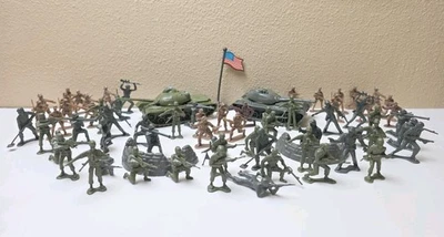 Lote mixto de 71 figuras y tanques vintage de plástico verde y bronceado de hombres del ejército  Foto 1 de 4