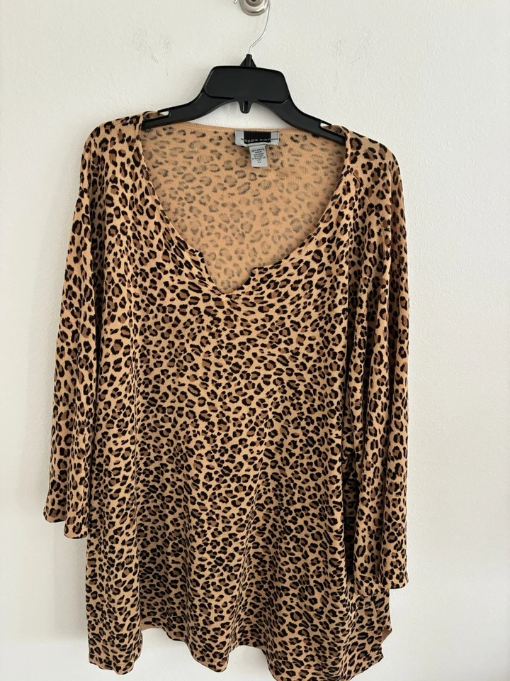 Maggie Barnes Women's 4X Leopard Animal Print V-Neck Tunic Sweater Casual Travel - Image 1 of 4