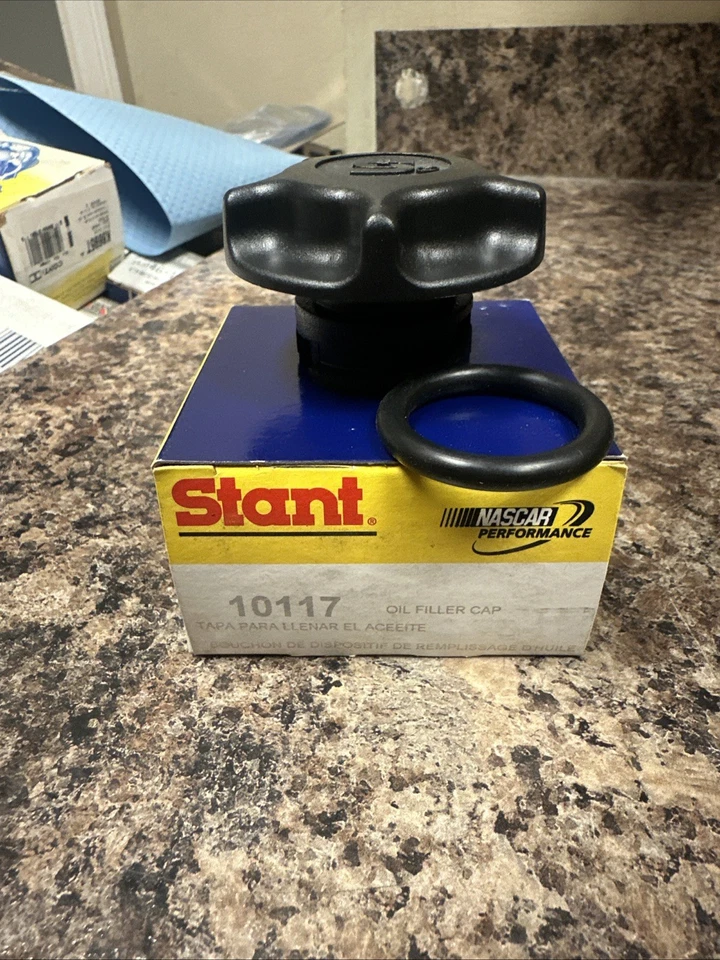 🇺🇸Stant 10117 Oil Filler Cap (05-17 MUSTANG +More) FREE SHIPPING!!🇺🇸 - Image 1 of 3