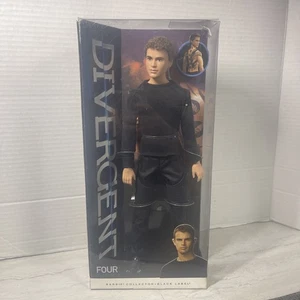 Muñeca Divergente "Cuatro" Rara - Barbie Coleccionista Etiqueta Negra - Imagen 1 de 8