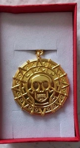 Collana Pirati dei Caraibi Jack Sparrow moneta azteca medaglione gioielli - Foto 1 di 8