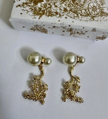 Pendientes Dior Tribales Edición Limitada. SS25. Auténtico. Excelente estado. Foto 1 de 4