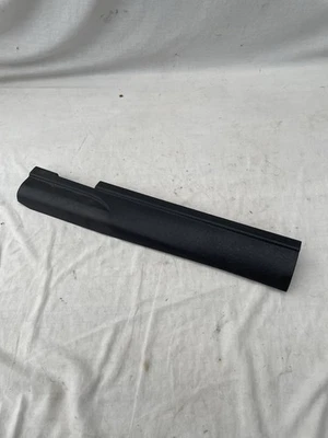 Moldura trasera inferior izquierda lado cercano gris oscuro Volvo 440 Pre-Facelift - 462891-LH Foto 1 de 4