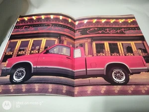 1993 GMC Pickup Sales Brochure Catalog  - Picture 1 of 6