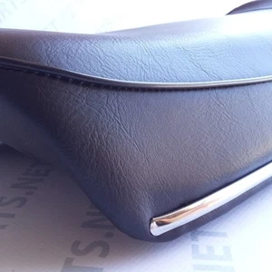 Kawasaki H1 500 1970 asiento completo con cierre de cubierta de tubería negro #709 - Imagen 1 de 3