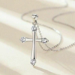 Round Cut Diamond VVS1/D Woman's Pendant With Chain 14K White Gold Finish - Picture 1 of 7