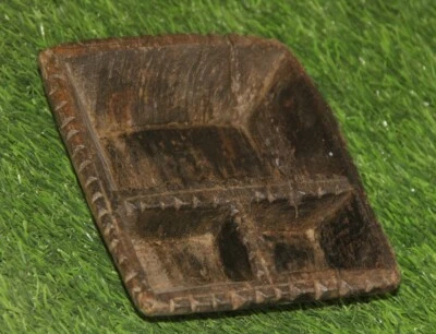 Antiguo tazón de especias/comedor tribal de forma única hecho a mano de madera de la década de 1860 8599 Foto 1 de 4