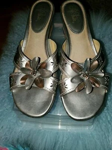 SANDALIAS LIFESTRIDE 10M Tono Dorado FLOR CON TIRAS acento sin cordones - Imagen 1 de 6