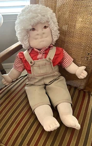 Muñeca de peluche vintage hecha a mano grande de tela para abuelo cara cosida ~ pelo de hilo - Imagen 1 de 7