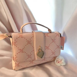 Nuevo con etiquetas Bolso Juicy Couture Elige Juicy Ajustable JC Monograma Corazón Dije - Imagen 1 de 19