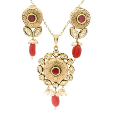 Juego de pendientes y colgantes tradicionales con tachuelas de turmalina y polki moissanita Foto 1 de 3