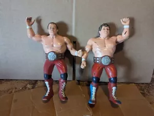 LJN WWF Wrestling Superstars British Bulldogs 1986 con cinturones Tag Team - Imagen 1 de 10