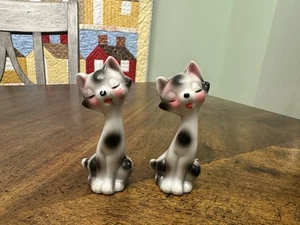 Juego De Colección De 2 Estatuillas De Gato Miniatura Japón Manchas Negras Mejillas Rosas - Imagen 1 de 4