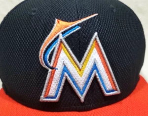 CAPPELLO BERRETTO FLORIDA MARLINS UFFICIALE MLB 7 5/8 ADERENTE NERO ARANCIONE NEW ERA 59fifty - Foto 1 di 12