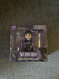 Metalfig Wednesday Addams Uniforme Familiar Diecast Jada Juguete Halloween Cosa L@@k - Imagen 1 de 9