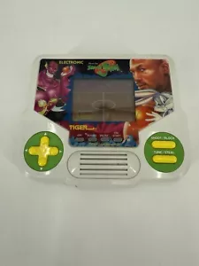 Space Jam Tiger Handheld Electronic LCD Game 1995 Michael Jordan - Bild 1 von 6