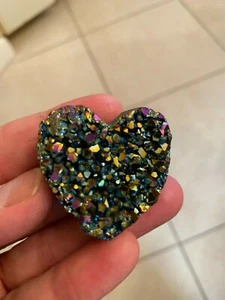 Aura Regenbogen Quarz Kristall Edelstein Handwerk handgeschnitzt Herz Präparat 002 - Bild 1 von 8