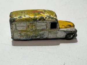 DINKY TOYS AMBULANCE DAIMLER MECCANO MADE IN ENGLAND LTD 1950's - Picture 1 of 5