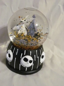 Nightmare Before Christmas Zero Snow Motion Musical Globe Snowglobe - Picture 1 of 1