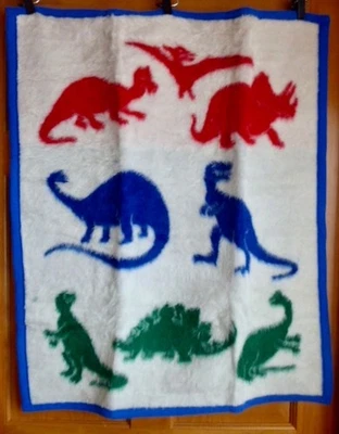 NUEVO SIN ETIQUETAS 1982 BIEDERLACK REVERSIBLE DINOSAURIO PELUDO POLAR MANTA BEBÉ 27x33" PARED Foto 1 de 4