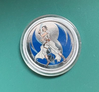 Disneyland Star Wars Colored Collectible Medallion Rey & Kylo Ren with case - Image 1 of 2