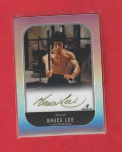 2024 Andenken Bruce Lee 50th Anniversary Lasergraph Chrome Auto #202 - Bild 1 von 2
