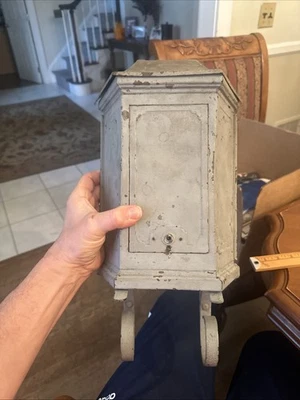 VINTAGE MAILBOX TUDOR MAIL TRAINER BY P. N. CO FULTON ILL PATENT NO. 79099 CPICS - Image 1 of 4