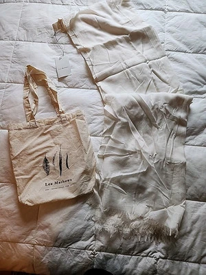 NEW NWT LEE MATHEWS  Ivory Cotton Shawl/Scarf w/Tote • Australia  - Image 1 of 4