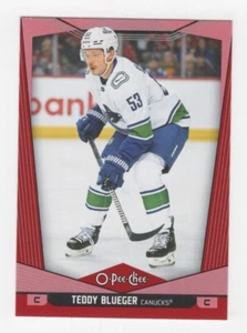 2024-25 O-PEE-CHEE HOCKEY BORDO ROSSO ORSACCHIOTTO BLUEGER VANCOUVER CANUCKS #257 - Foto 1 di 1