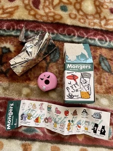 2007 Kidrobot MONGERS MENTHOLS - Karl Pink Donut Mini Vinyl Figure KOZIK Signed - Picture 1 of 8