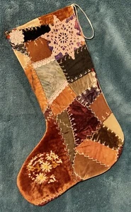 1892 WUNDERSCHÖNER ANTIKER VINTAGE CRAZY QUILT WEIHNACHTSSTRUMPF SCHNEIDER STEPPDECKE 24-15 - Bild 1 von 4