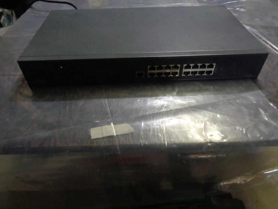 Intel Express 140T Standalone 16 Port Network Ethernet Hub - Image 1 of 4