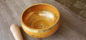 Ciotola da canto fatta a mano - Om Mane Padme Hum 4" bronzo dipinto - Foto 1 di 7