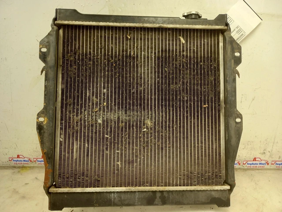 92 93 94 95 TOYOTA 4 RUNNER SR5 3.0L RADIATOR - Image 1 of 4