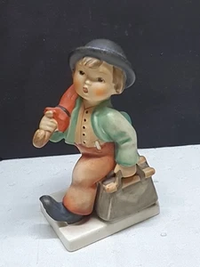 Hummel Goebel Figurine, Merry Wanderer 13cm High (B72) - Picture 1 of 4