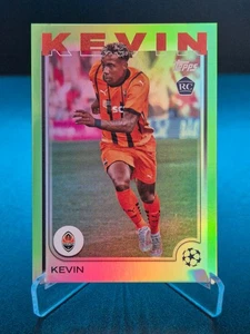 2024-25 Topps UEFA Club Competition Kevin RC Neon Green /199 Card  - Bild 1 von 2