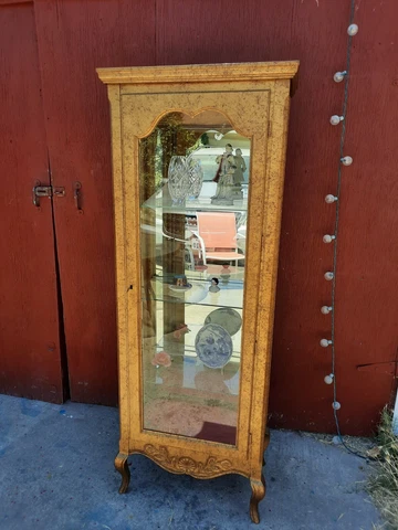 VINTAGE CURIO CABINET FRENCH COUNTRY / REGENCY STYLE GILTWOOD style display case Cover
