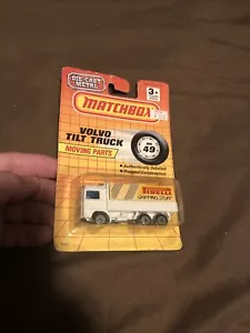 Matchbox 1992 Release MB 49 Volvo Tilt Truck White PIRELLI Gripping Stuff Tampos - Picture 1 of 11