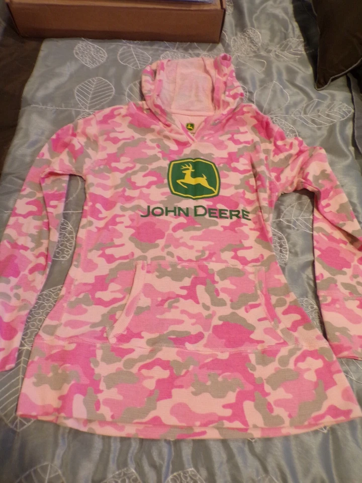 Junior Girl's Size Medium Long Sleeve Pink Thermal John Deere Hoodie - Image 1 of 1