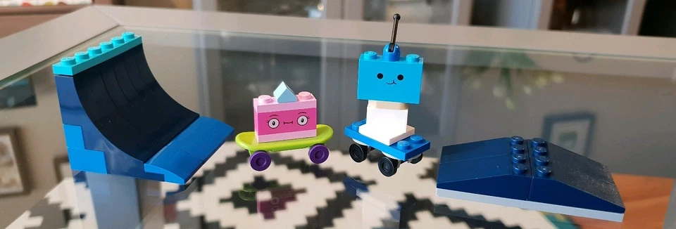 LEGO UNIKITTY: BUZZ AND KICK FLIP Y 2 RAMPAS DE PATÍN DIVIDIDAS DEL SET: 41455 Foto 1 de 1