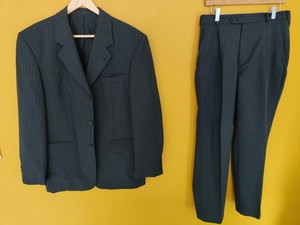 CHARCOAL GREY PIN STRIPED SUIT - Chest 40" S / Trousers 32" R
