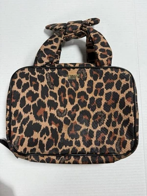 Bolso de mano de viaje cosmético con estampado de leopardo Victoria’s Secret Foto 1 de 4