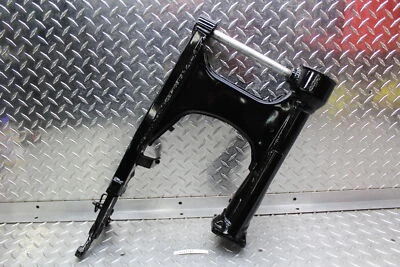 1999 KAWASAKI VULCAN 1500 VN1500J DRIFTER REAR SWINGARM W/ AXLE 33001-1561 - Image 1 of 4