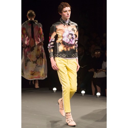 Giacca pelle UNDERCOVER primavera estate 2016 "The Greatest" stampa floreale borchie