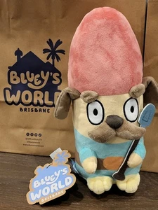 Hecuba Gnome - Exclusive Bluey's World Brisbane Plush Toy - Brand New With Tag - Picture 1 of 4