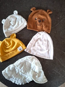5 Stck. Babymützen gelb braun Bär weiß Winni Puh rosa - Bild 1 von 2