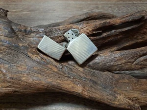 Encendedor Zippo de plata esterlina motor a rayas 1999 usado - Imagen 1 de 15