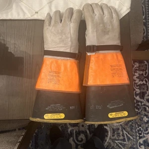 Honeywell Salisbury Gloves Class 2 Type 1 Size 10 1/2 & Kunz Glove Protector - Picture 1 of 10